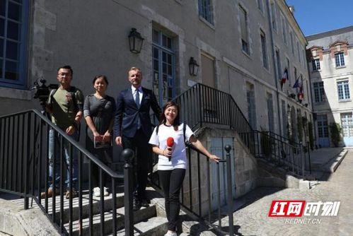 青岛吃瓜网红事件视频,一场网络舆论的风暴与反思  第2张 青岛吃瓜网红事件视频,一场网络舆论的风暴与反思  第2张